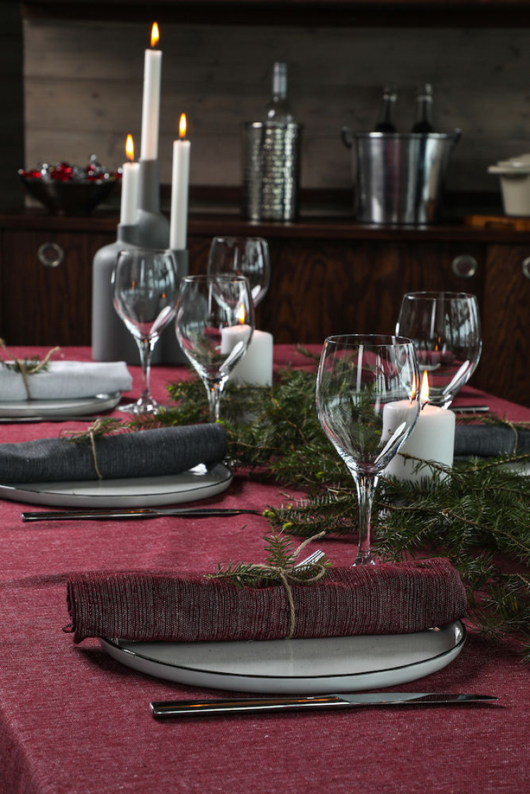 Kosta Linnewäfveri Eliza 6-pack servetter, Vinröd Kosta Linnewäfveri Eliza 6-pack servetter, Vinröd