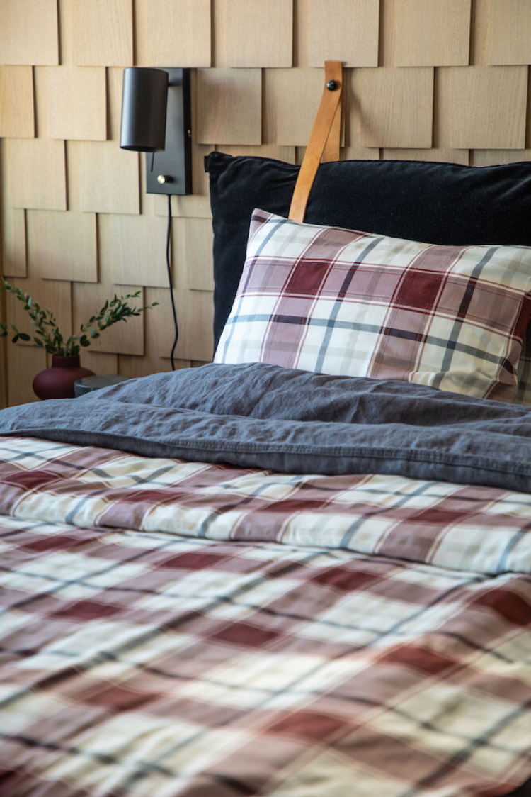 Kosta Linnewäfveri Grohed Satin 150x210cm, Röd