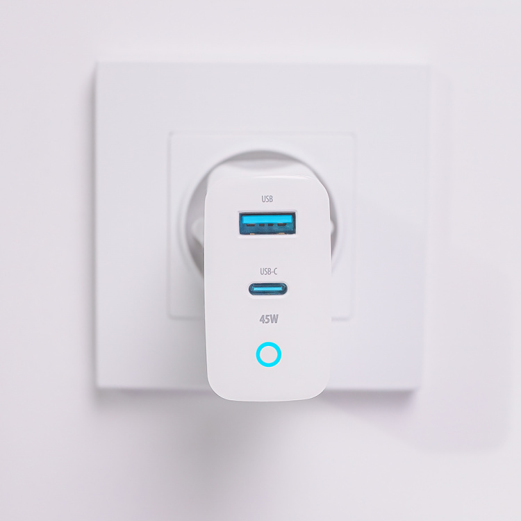 Forever TC-06-45AC GaN PD QC Väggladdare 1x USB-C 1x USB 45W