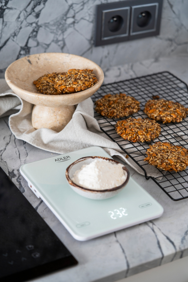 Adler AD 3177w Köksvåg 10kg, USB-laddning, Vit