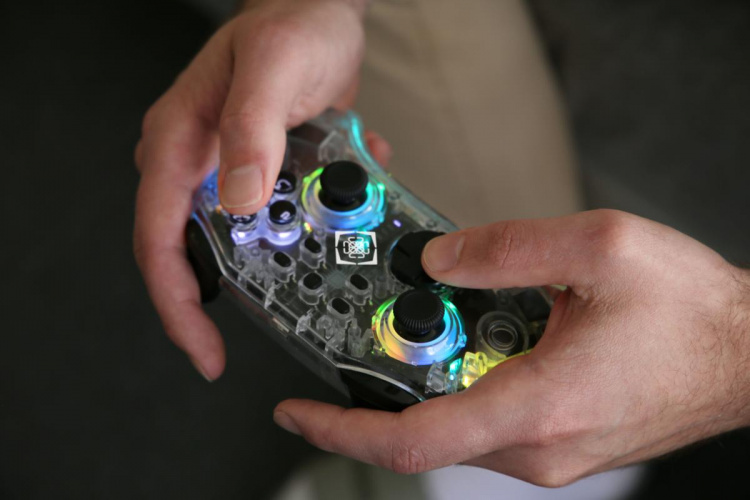 DELTACO Nintendo Switch Controller, transparent, RGB, makroknappar