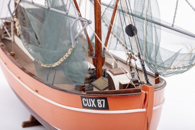 1:33 CUX 87 (Krabbenkutter) -wooden hull