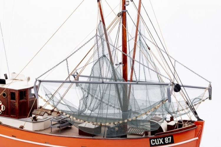 1:33 CUX 87 (Krabbenkutter) -wooden hull