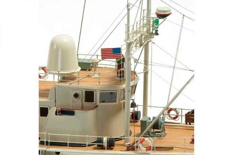 1:45 Calypso - plastic hull