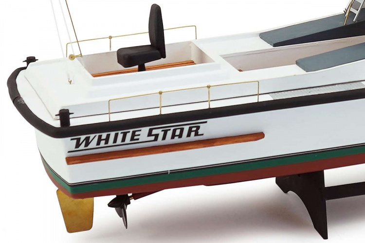 1:30 White Star - Plastic hull