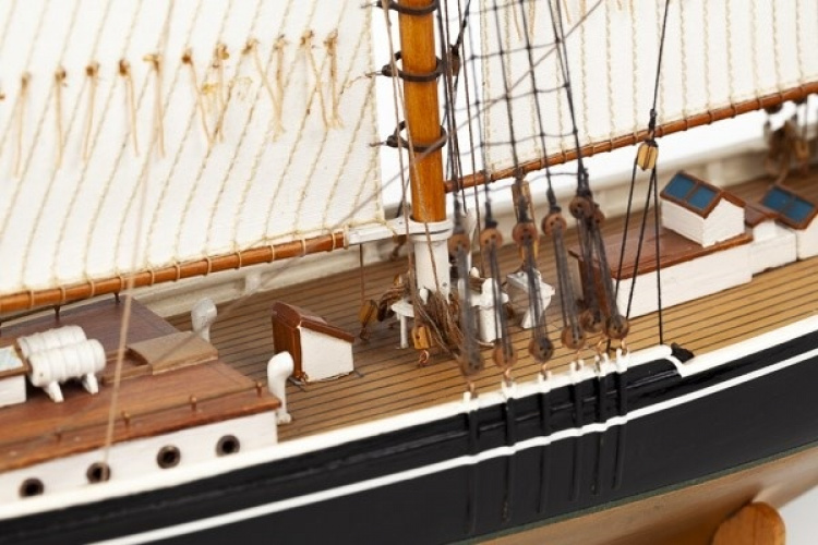 1:100 Bluenose II -Wooden hull 1:100 Bluenose II -Wooden hull