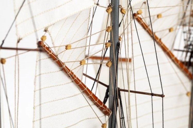 1:75 Sir Winston Churchill -Wooden hull