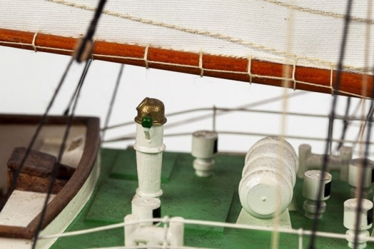 1:75 Sir Winston Churchill -Wooden hull