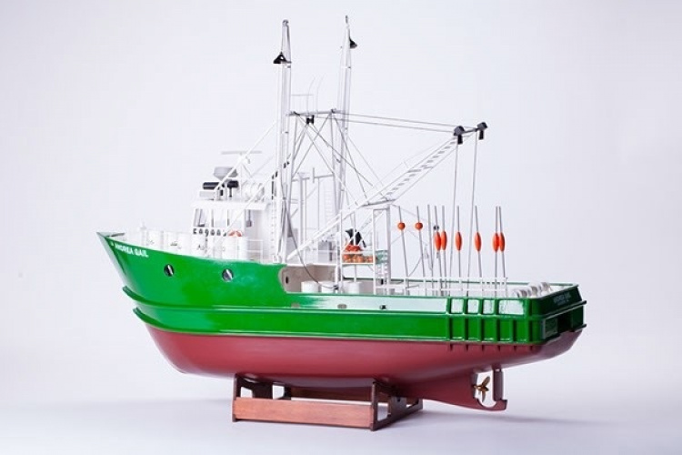 1:30 Andrea Gial RC - -Wooden hull 1:30 Andrea Gial RC - -Wooden hull