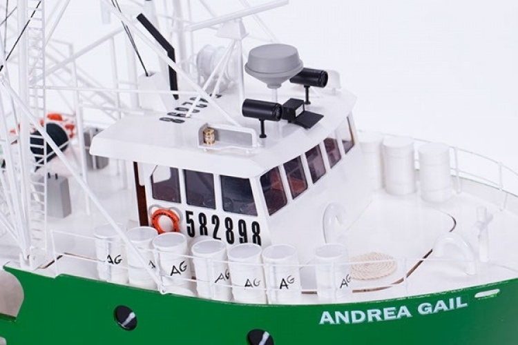 1:30 Andrea Gial RC - -Wooden hull 1:30 Andrea Gial RC - -Wooden hull