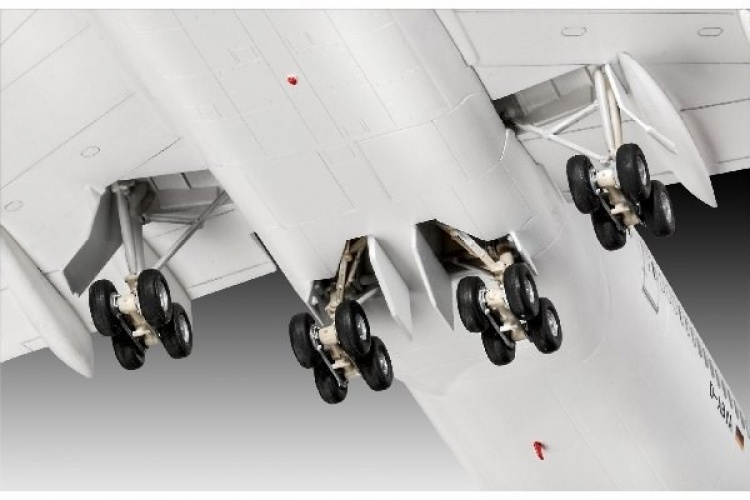 Revell Boeing 747-8 Lufthansa\'New Liver