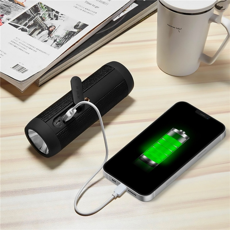 Celly Lampa/Högtalare/Powerbank för cykel/e-scooter Celly Lampa/Högtalare/Powerbank för cykel/e-scooter