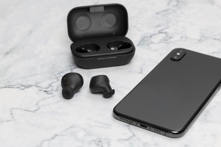 STREETZ Trådlösa in-ear hörlurar med laddningetui, BT 5, TWS, svart