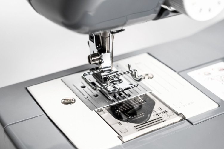 Brother LB14 Limited Edition Symaskin inkl. 10st Spolar och Fingerskydd, Svart Brother LB14 Limited Edition Symaskin inkl. 10st Spolar och Fingerskydd, Svart