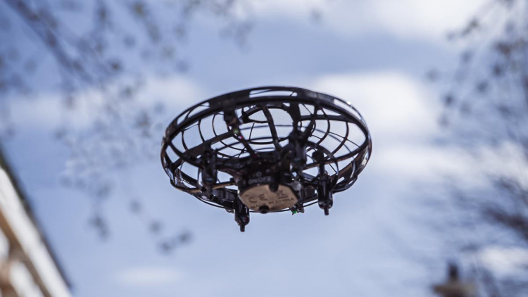 GadgetMonster UFO Drone, kontrollera en UFO-drönare med enbart dina händer