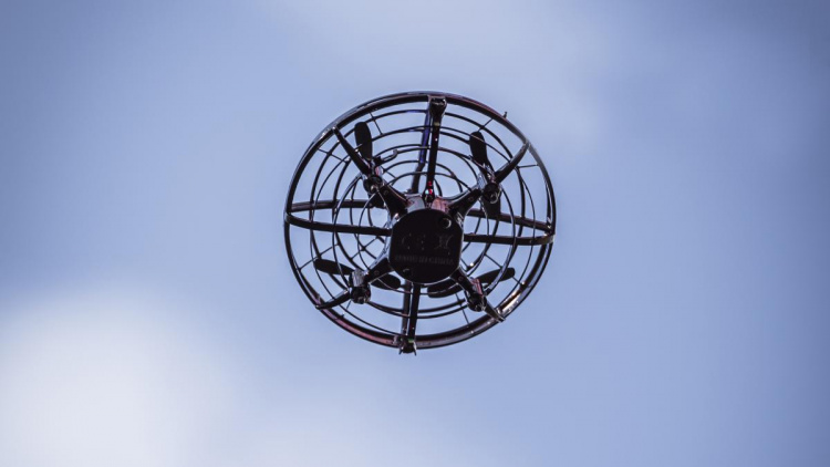 GadgetMonster UFO Drone, kontrollera en UFO-drönare med enbart dina händer