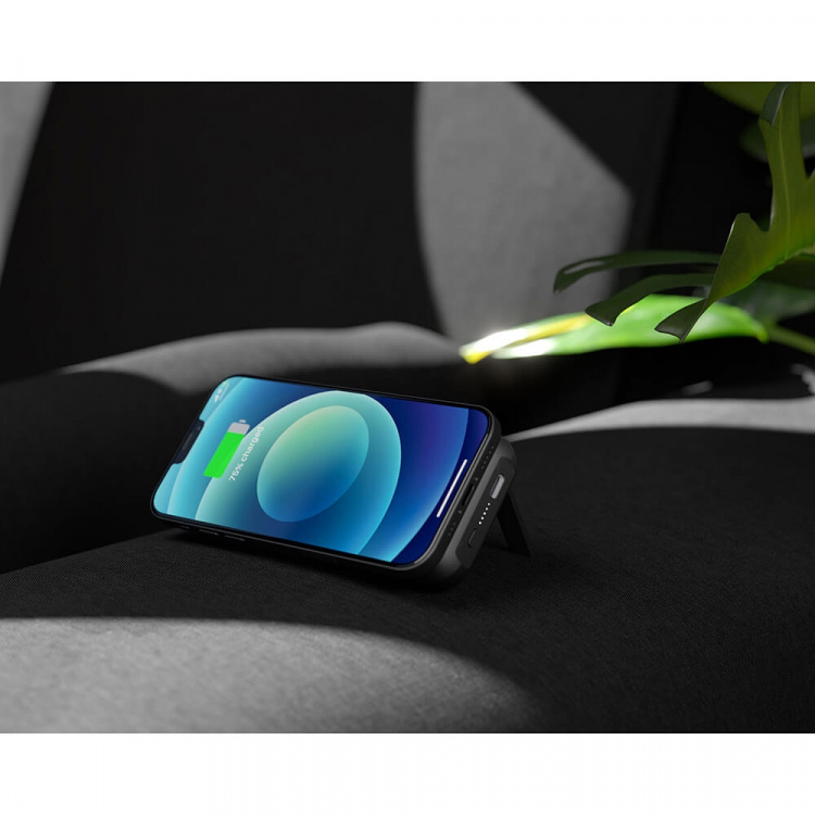 Zens Magnetisk Qi Powerbank One Side 4000mAh, Qi-Laddningsbar Svart