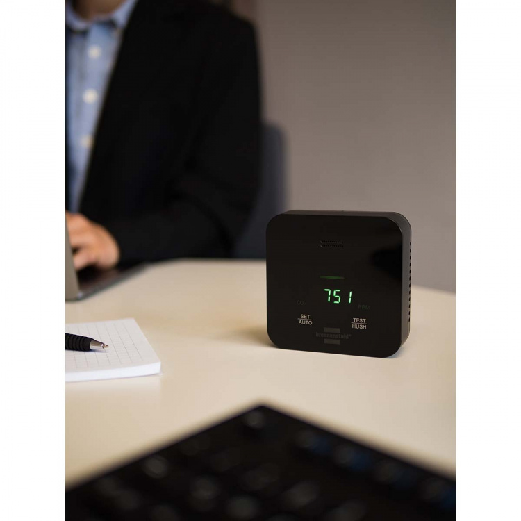 CO2-mätare C2M L 4050 / Övervakning av luftkvalitet (med display och akustisk signal, med inbyggt batteri, upp till 12 timmars drift)