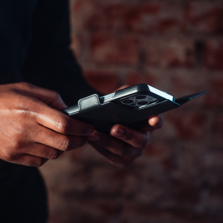 Krusell Leather Phone Wallet iPhone 13 Pro Svart Krusell Leather Phone Wallet iPhone 13 Pro Svart