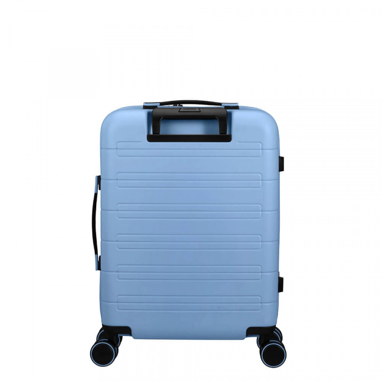 American Tourister Nova Stream Spinner 55/20 Expand Pastellblå American Tourister Nova Stream Spinner 55/20 Expand Pastellblå