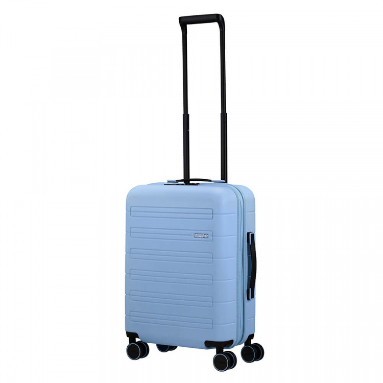 American Tourister Nova Stream Spinner 55/20 Expand Pastellblå American Tourister Nova Stream Spinner 55/20 Expand Pastellblå