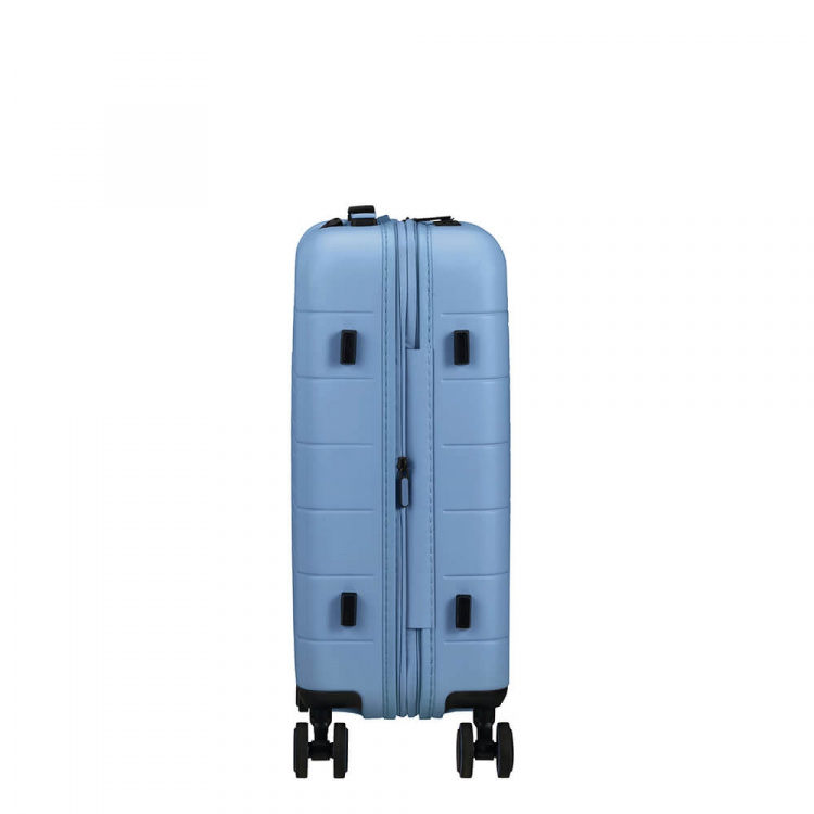 American Tourister Nova Stream Spinner 55/20 Expand Pastellblå American Tourister Nova Stream Spinner 55/20 Expand Pastellblå