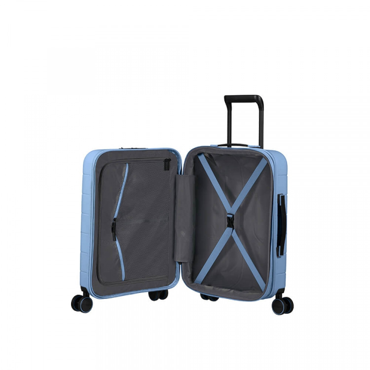 American Tourister Nova Stream Spinner 55/20 Expand Pastellblå American Tourister Nova Stream Spinner 55/20 Expand Pastellblå