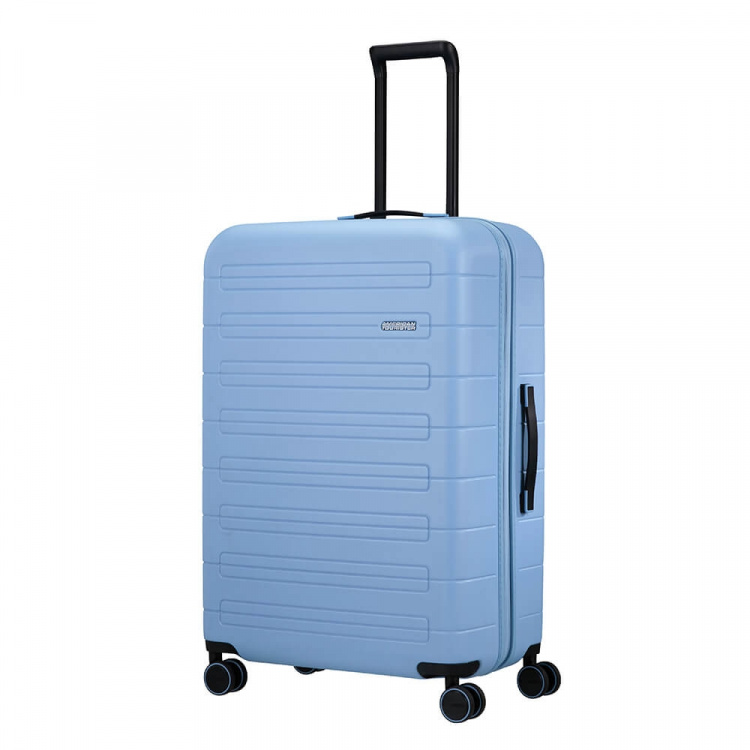 American Tourister Nova Stream Spinner 77/28 Expand Pastellblå American Tourister Nova Stream Spinner 77/28 Expand Pastellblå