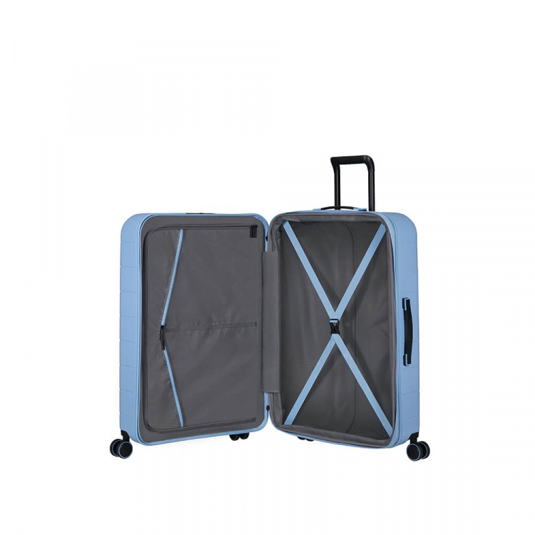 American Tourister Nova Stream Spinner 77/28 Expand Pastellblå American Tourister Nova Stream Spinner 77/28 Expand Pastellblå