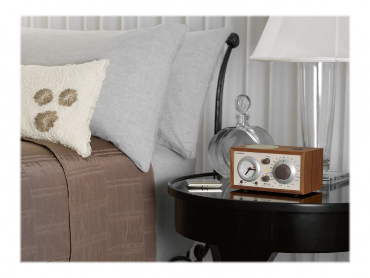 Tivoli Audio Klockradio Model Three BT USB Classic Walnut