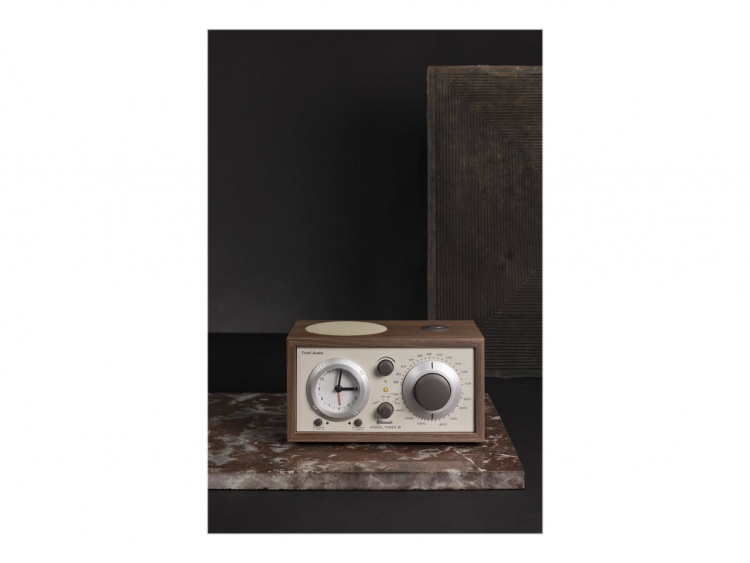 Tivoli Audio Klockradio Model Three BT USB Classic Walnut