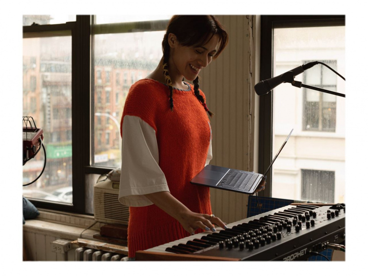 Apple 13in MacBook Air M2 8-C CPU 8-C GPU 8GB 256GB SSD Midnight