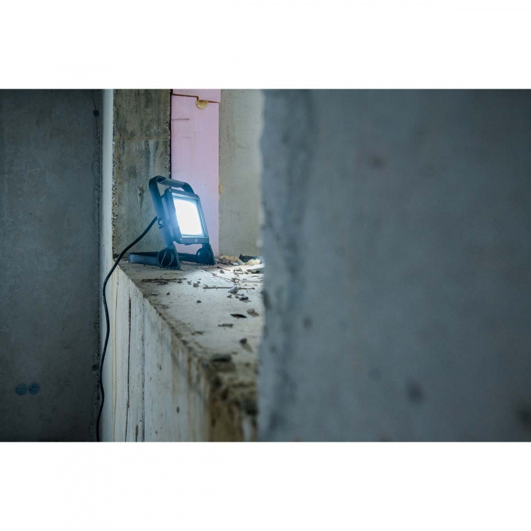 brennenstuhl Mobil LED-bygglampa JARO 7060 M / LED-strålkastare 50W för utsidan (LED-arbetslampa med 5m kabel, LED-nödbelysning med 5800lm tillverkad av högkvalitativ aluminium, dimbar, IP65)
