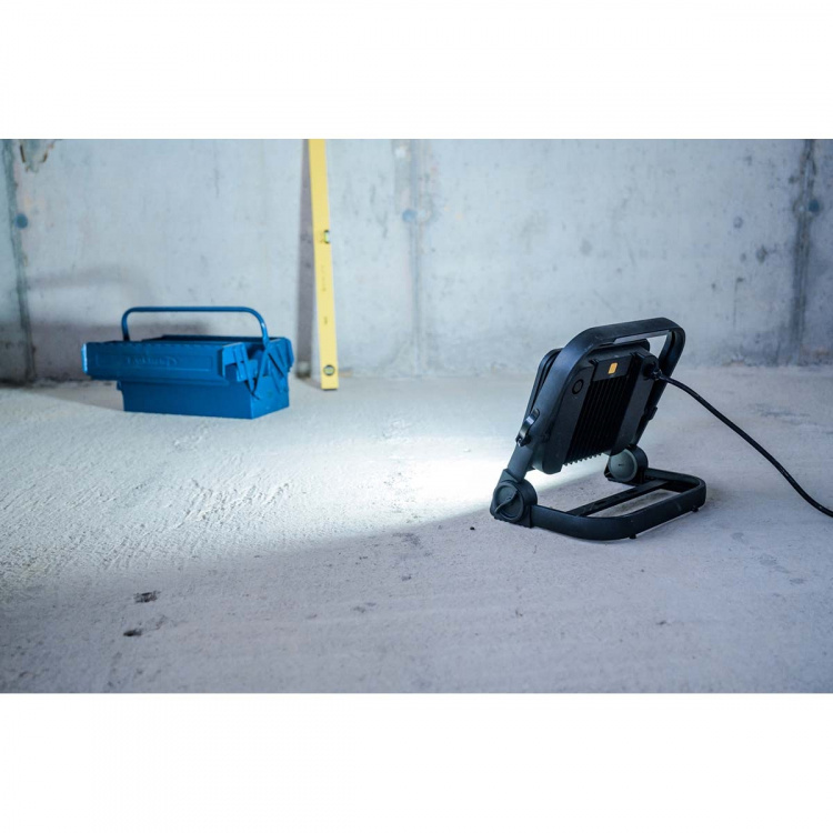 brennenstuhl Mobil LED-bygglampa JARO 14060 M / LED-arbetslampa 100W för utomhusbruk (LED-strålkastare med 5m kabel, LED-nödbelysning med 11500lm tillverkad av högkvalitativt aluminium, dimbar, IP65)