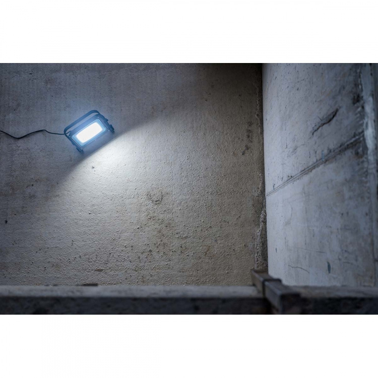 Brennenstuhl Mobil LED-bygglampa JARO 20060 M / LED-arbetslampa 150W för utomhusbruk (LED-strålkastare med 5m kabel, LED-nödbelysning med 17500lm tillverkad av högkvalitativt aluminium, dimbar, IP65)
