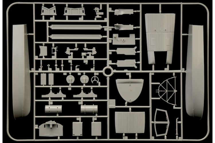 ITALERI 1:35 M.T.M. \'Barchino\' with crew ITALERI 1:35 M.T.M. \'Barchino\' with crew