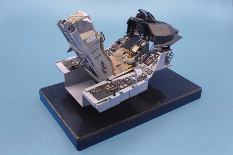 ITALERI 1:48 F-16 Cockpit