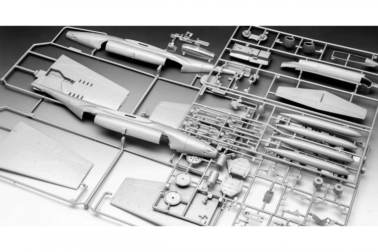 Revell Northrop F-89 Scorpion, 75th anniv. 1:48 gift set