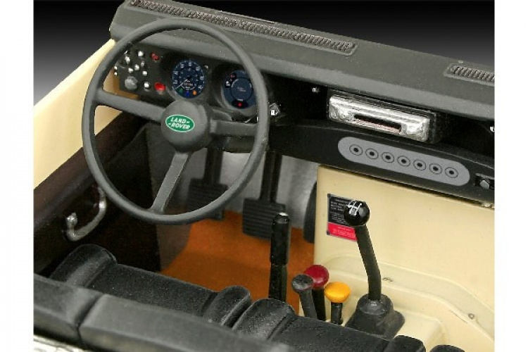 Revell Land Rover Series III LWB (commercial) 1:24