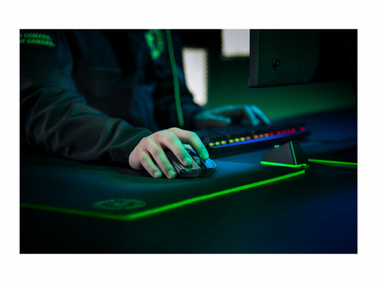 Razer Viper Ultimate - Optisk Trådlös Gaming mus med laddstation, Svart