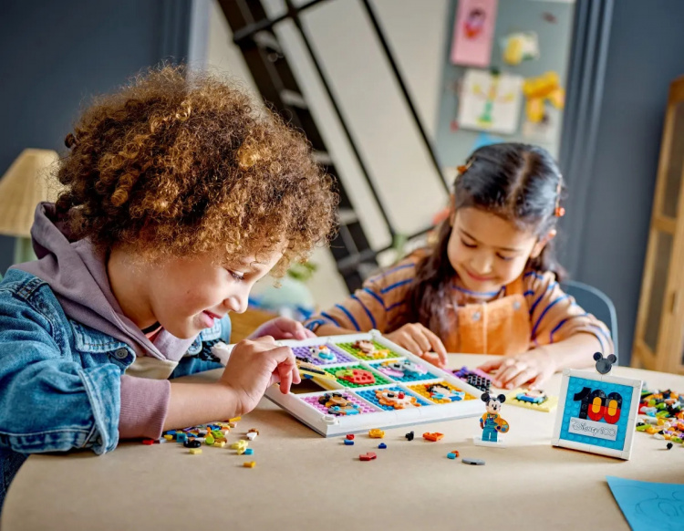 LEGO Disney Classic 43221 - 100 år av tecknade Disneyikoner