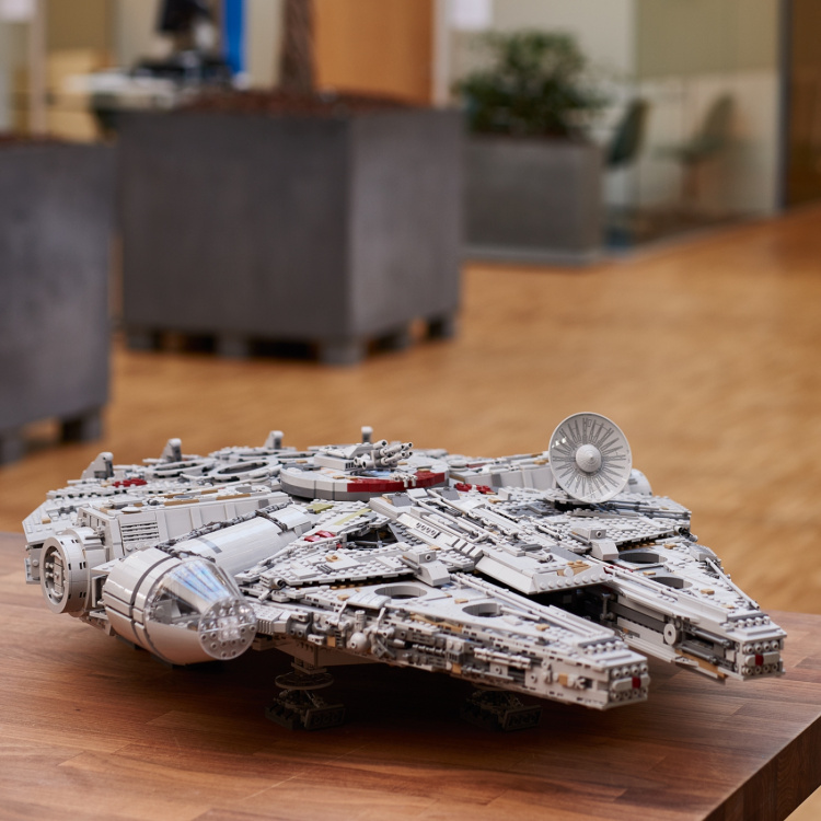 LEGO Star Wars 75192 UCS Millennium Falcon