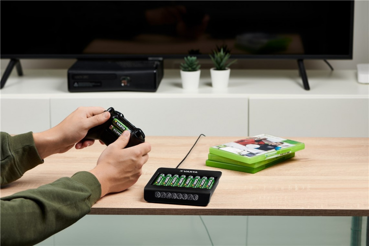 Varta LCD Multi Charger+ (typ 57681) laddar upp till 8x AA- eller AAA-batterier (NiMH) samtidigt Varta LCD Multi Charger+ (typ 57681) laddar upp till 8x AA- eller AAA-batterier (NiMH) samtidigt