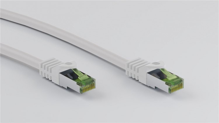Goobay RJ45 patchkabel med CAT 8.1 S/FTP råkabel, AWG 26, vit kopparledare, LSZH halogenfri kabelhölje, RJ45-kontakt (CAT 6A), 7.5 m