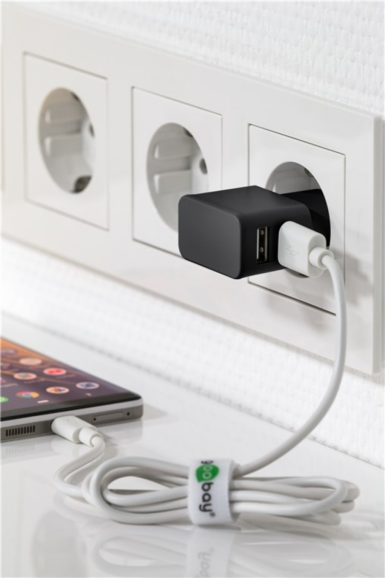 Goobay Apple Lightning Dual laddningssats (12 W) Strömförsörjningsenhet med 2x USB-uttag och Apple Lightning-kabel 1 m (svart) Goobay Apple Lightning Dual laddningssats (12 W) Strömförsörjningsenhet med 2x USB-uttag och Apple Lightning-kabel 1 m (svart)