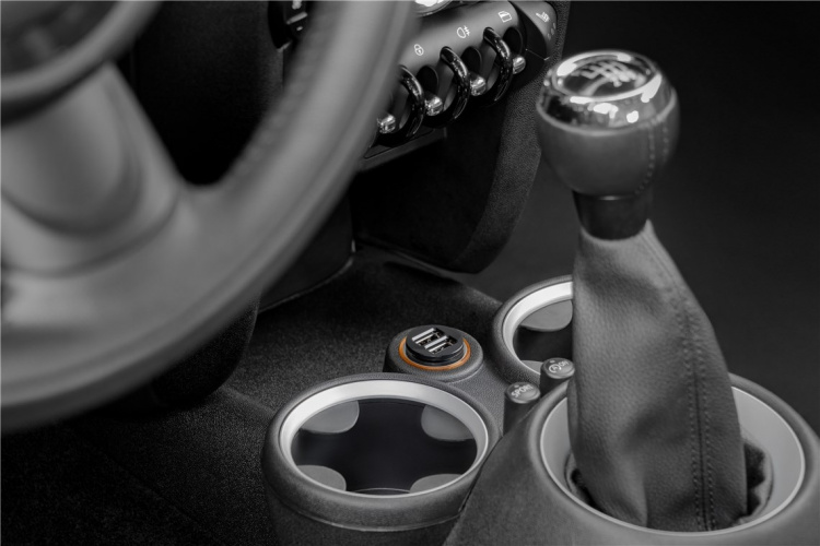 Goobay Dubbel USB-bilsladdare (15,5 W) 15,5 W max. 3,1 A (12/24 V) 2x USB Goobay Dubbel USB-bilsladdare (15,5 W) 15,5 W max. 3,1 A (12/24 V) 2x USB