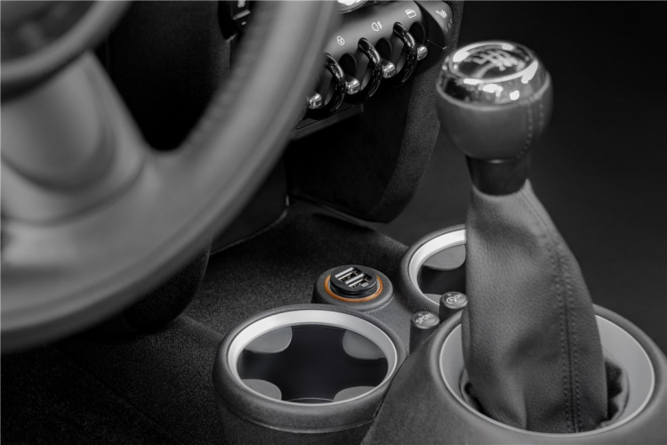 Goobay Apple Lightning billadare (12 W) Adapter för billaddare och Apple Lightning-kabel 1,0 m (svart)