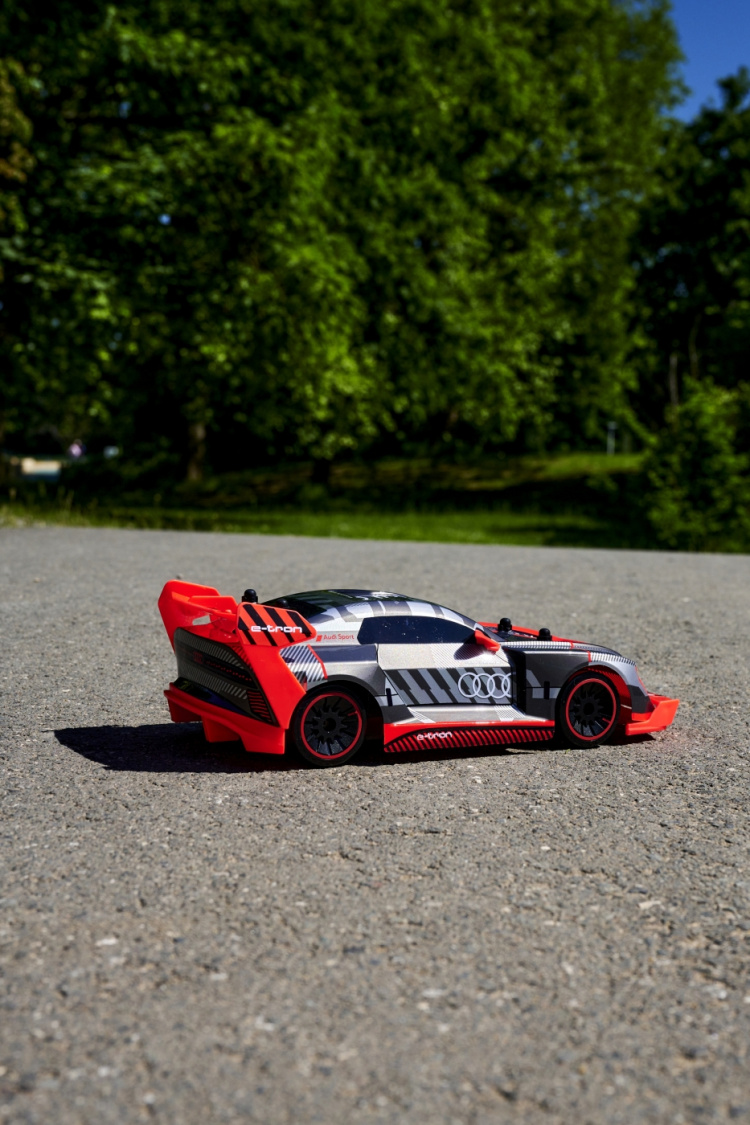 Dickie Toys Audi S1 ​​E-Tron Quattro Drifting - fjärrstyrd bil, RTR