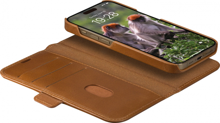 Dbramante1928 Lynge, plånbok och skyddsfodral, iPhone 15 Pro Max, brun Dbramante1928 Lynge, plånbok och skyddsfodral, iPhone 15 Pro Max, brun