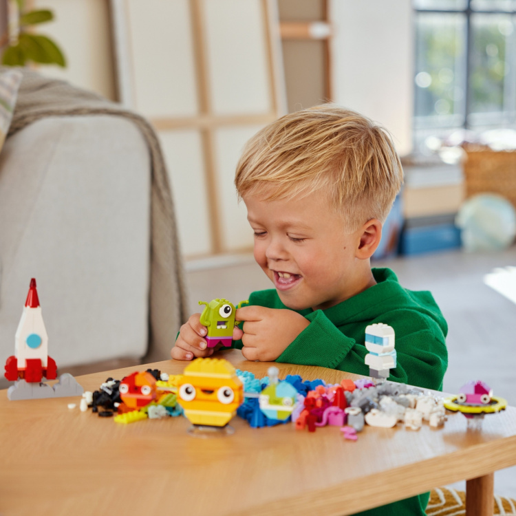 LEGO Classic 11037 - Kreativa planeter LEGO Classic 11037 - Kreativa planeter